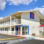 6 Hotel