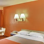 6 Hotel 3*