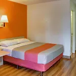 6 Hotel 3*