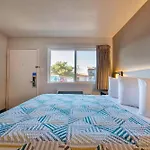 6 Hotel 3*