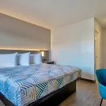 Hotel 6