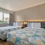 Hotel 6 3*