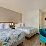 6 Hotel 3*