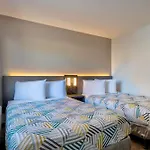 Hotel 6