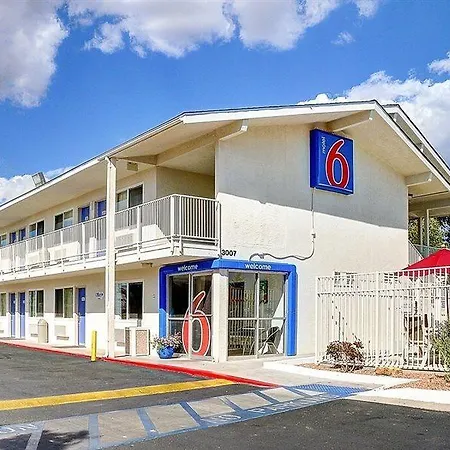 6 Hotel