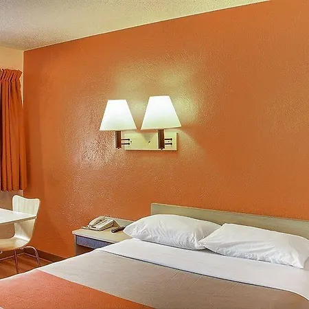 6 Hotel 3*