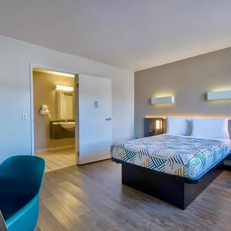 Hotel 6 3*