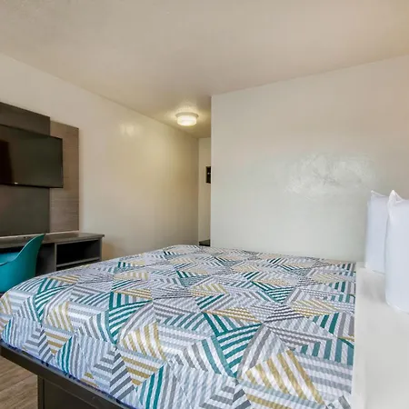Hotel 6 Santa Fe