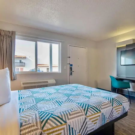 Hotel 6 Santa Fe