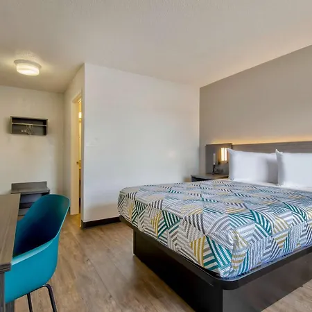 Hotel 6