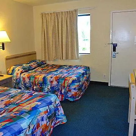 Hotel 6