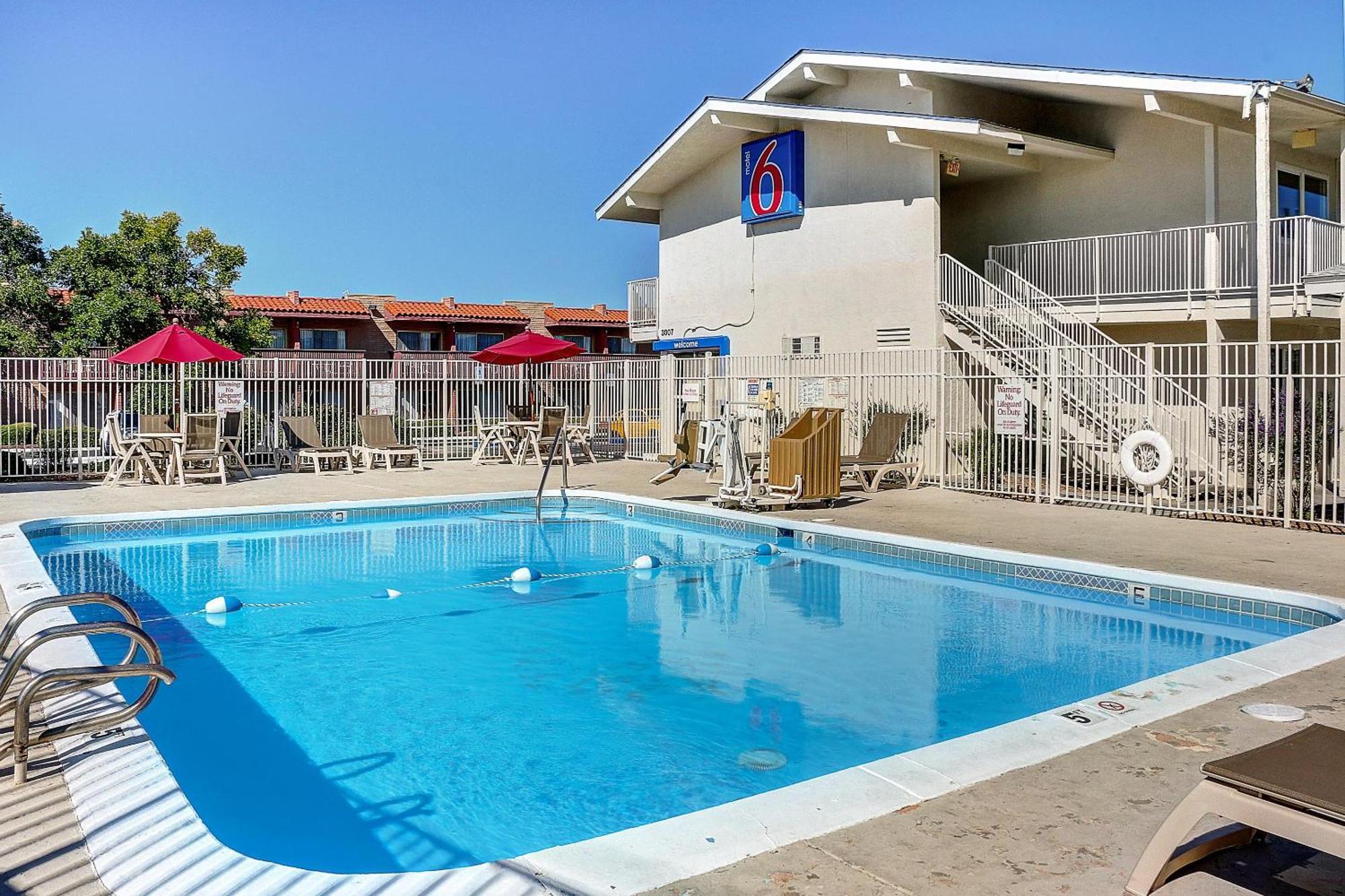 Hotel 6