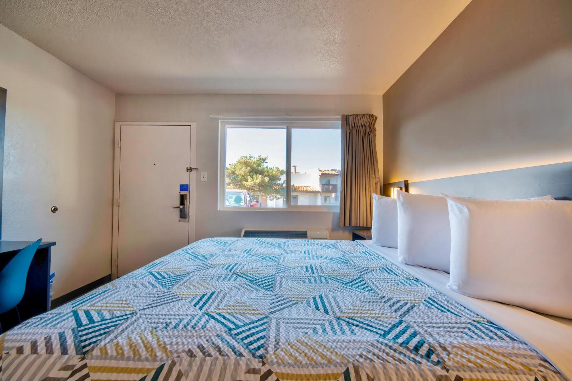 6 Hotel 3*